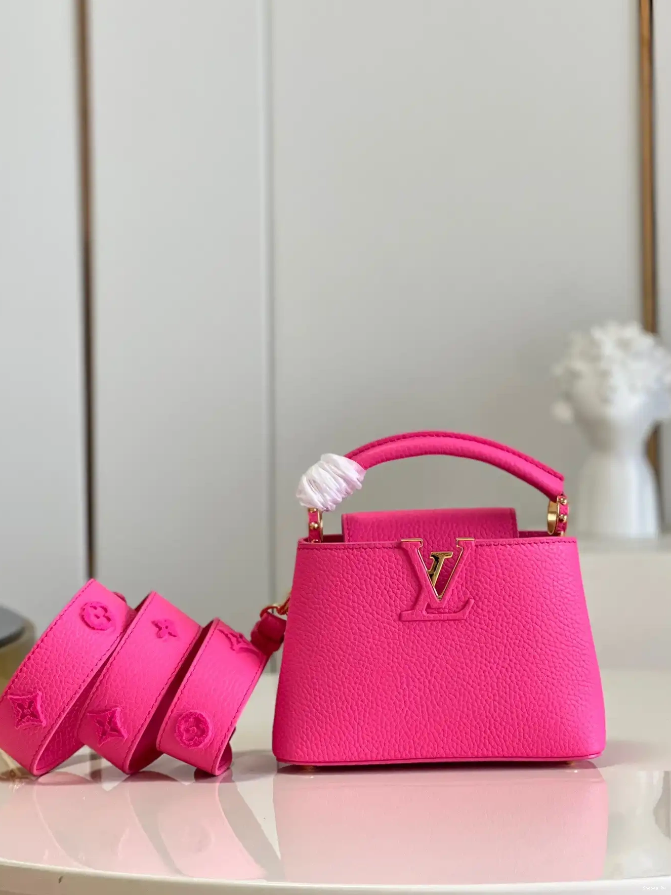 VUITTON LOUIS MINI CAPUCINES 0514